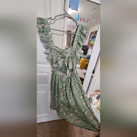Green Summer Dress - Picture 4 of 5